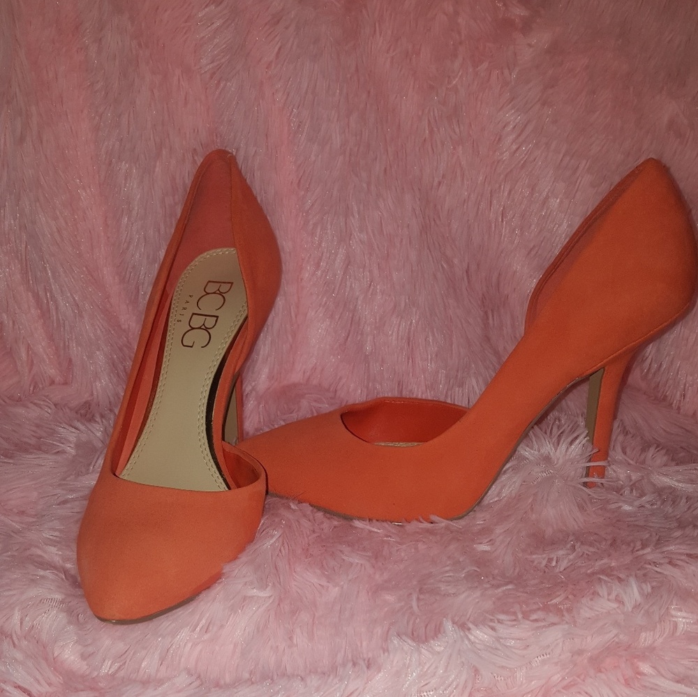 *SOLD* BCBG pump